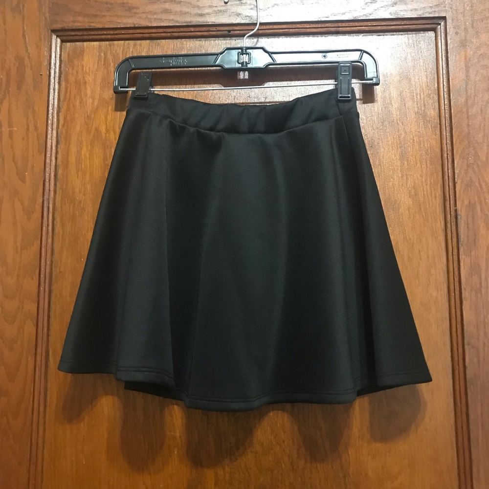 Black skater skirt